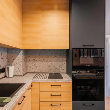 Apartment Modern&central 2-bedroom With Parking